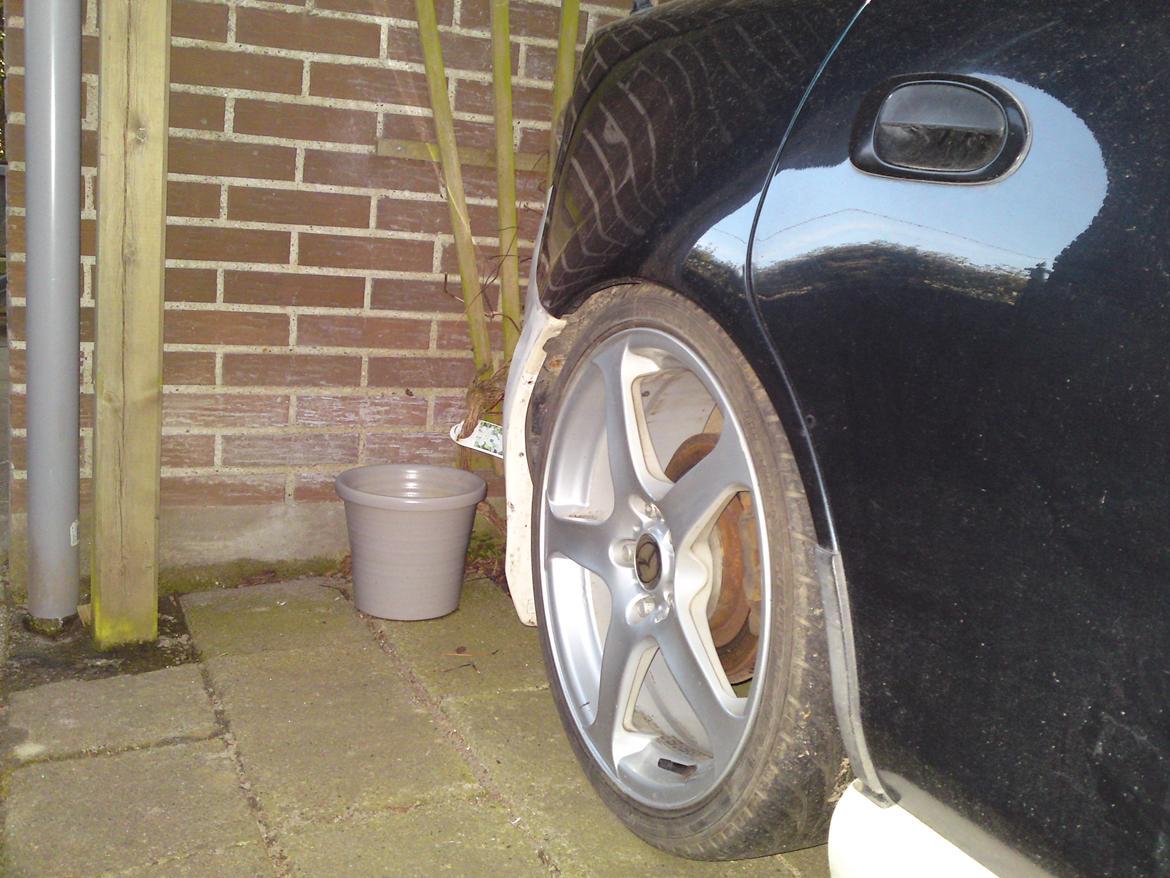 Mazda 323F GT 2,0 V6 billede 7