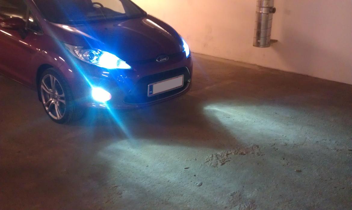 Ford Fiesta Titanium - 50W Cree LED positions + 80W Cree LED tågelys.
De er meget blå på billedet. billede 15