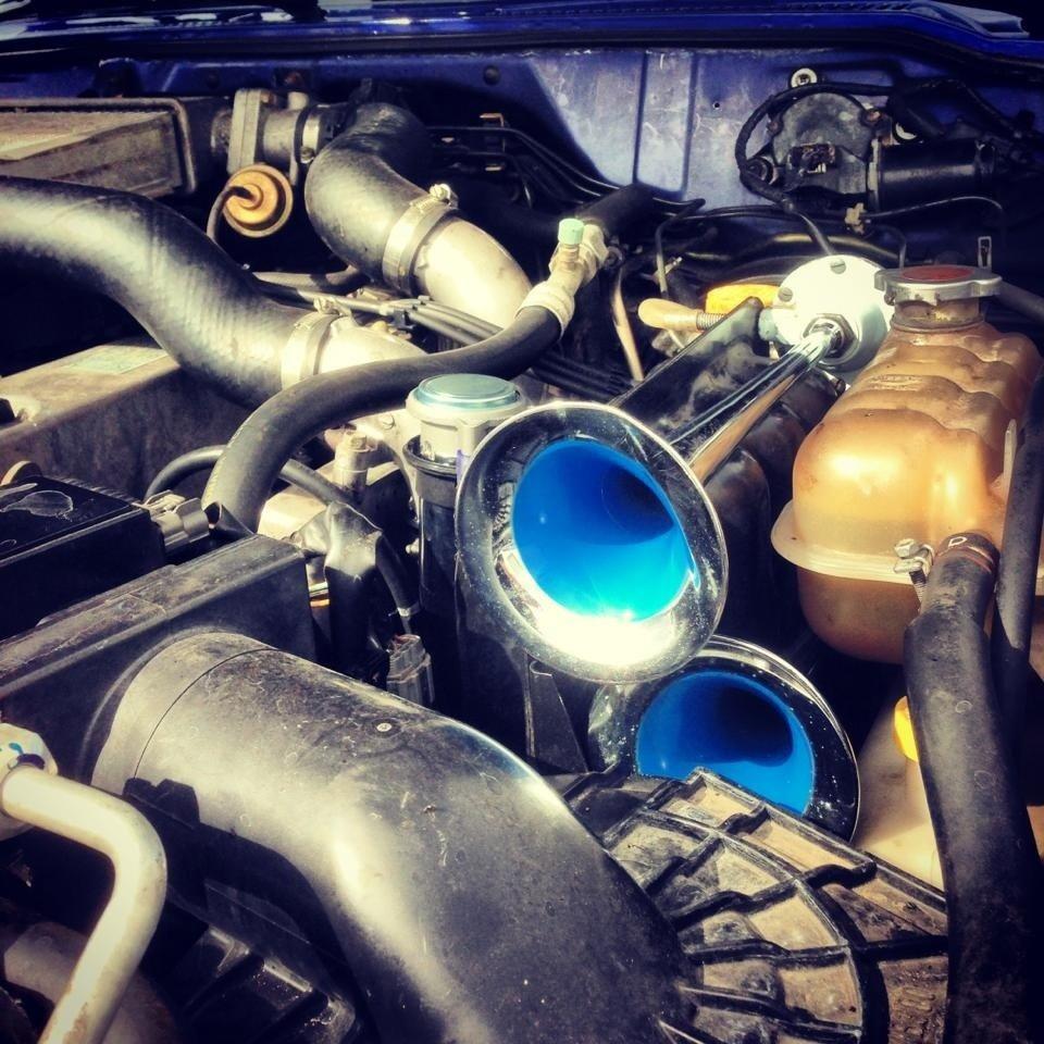 Nissan Patrol GR - Kompressorhorn i motorrummet billede 14