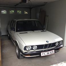 BMW E28 520 I