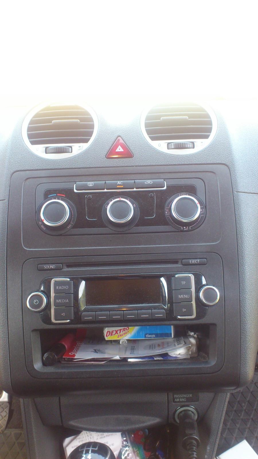 VW Caddy - midterkonsol, med vent. styring, ac, og radio/media billede 15