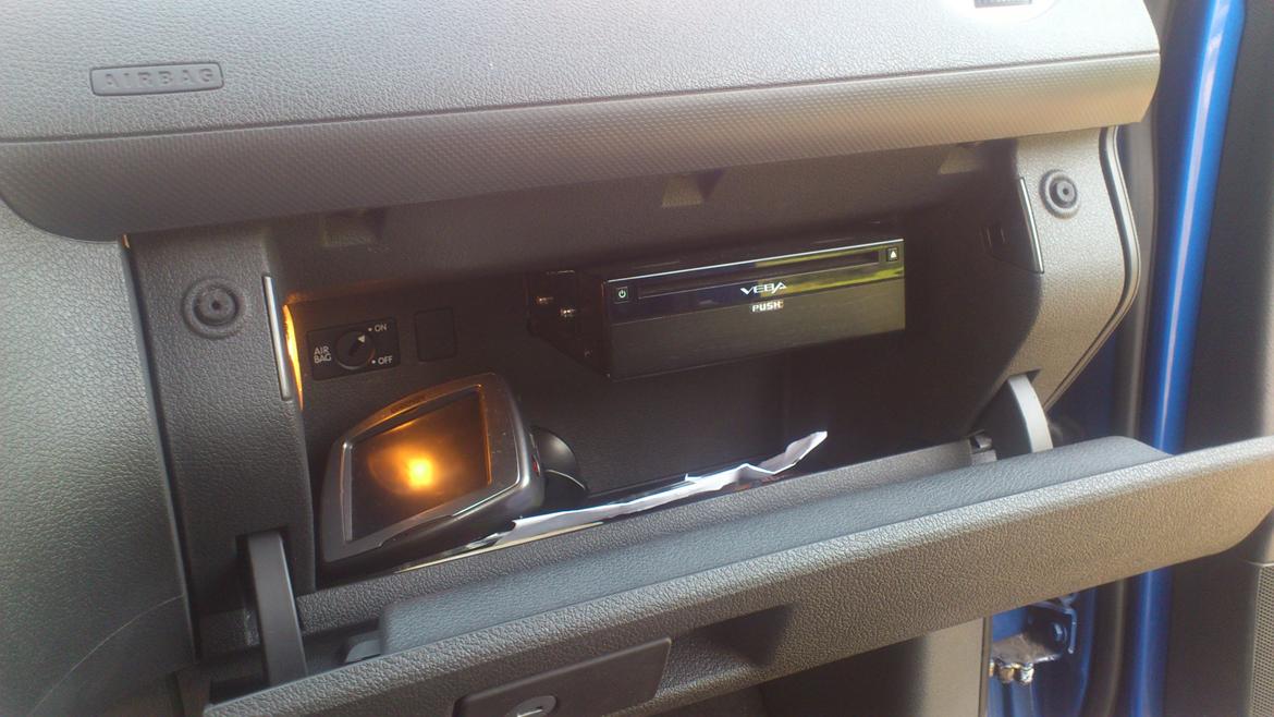 VW Caddy - dvd-afspiller, og køl i handskerum ;-) billede 19