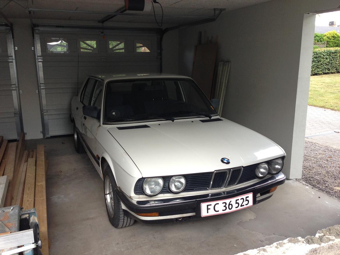 BMW E28 520 I billede 1