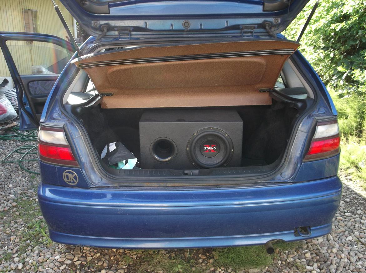 Nissan Almera 1,4 S Solgt :'( <3  - Så kom den gamle sub som både har været i Sunny og den grønne Almera over i den nye :) billede 3