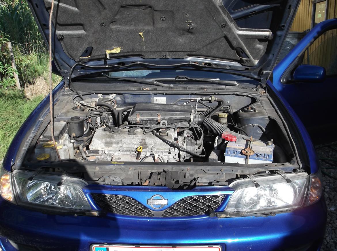 Nissan Almera 1,4 S Solgt :'( <3  - Den fine motor :) billede 8