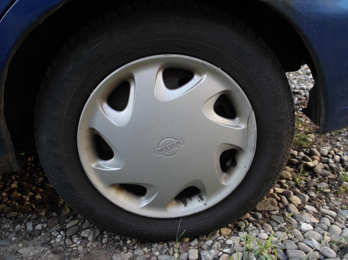 Nissan Almera 1,4 S Solgt :'( <3  - De kedelige fælge :P billede 12