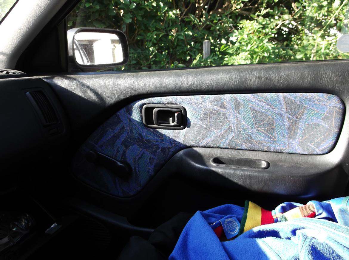 Nissan Almera 1,4 S Solgt :'( <3  - Passagerdøren :P billede 16