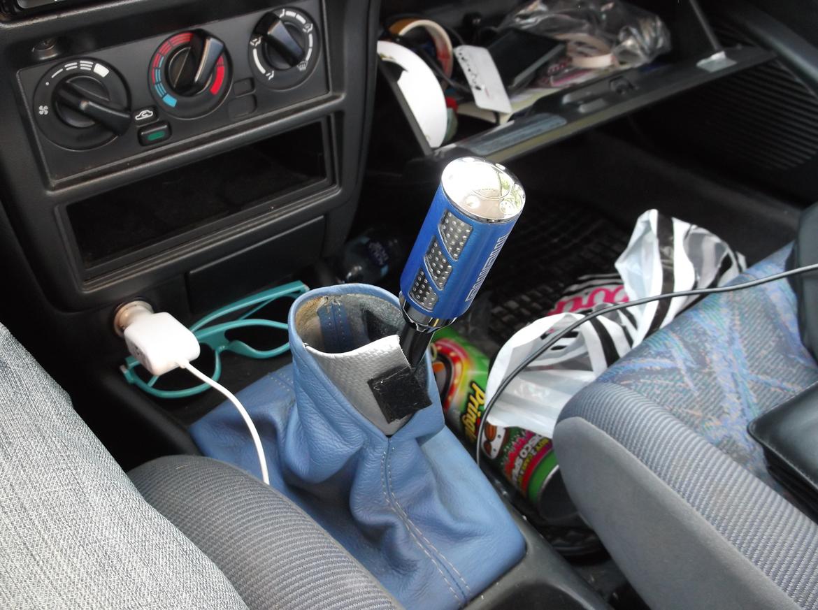 Nissan Almera 1,4 S Solgt :'( <3  - Den fine gearstang :) billede 17