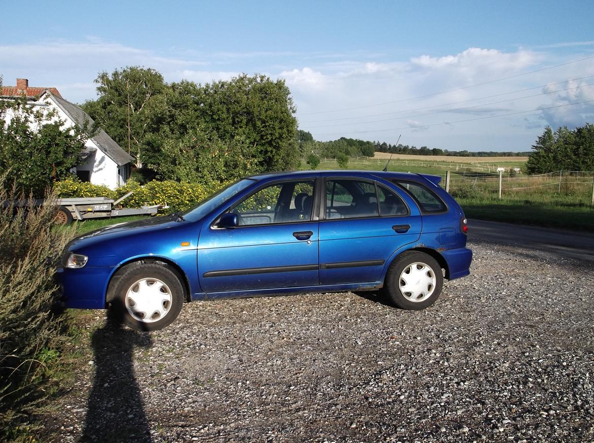 Nissan Almera 1,4 S Solgt :'( <3  - Så fin i solen ;) billede 19
