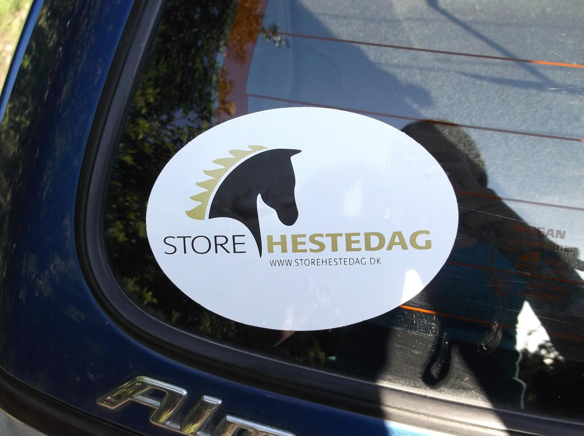 Nissan Almera 1,4 S Solgt :'( <3  - Så fik jeg mit første klistermærke til bil :P billede 20