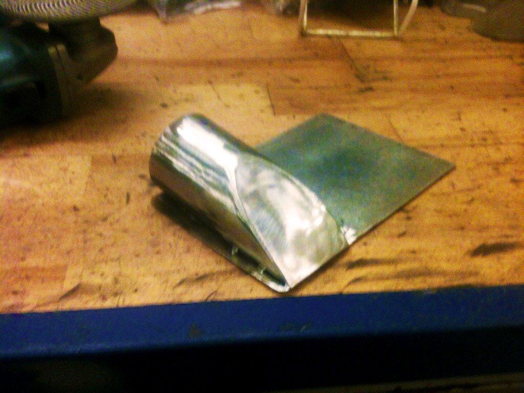 Mercedes Benz 190 D 3.0 24v - Hjemmelavet holder til ladetryksur billede 11