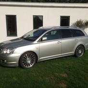 Toyota Avensis 2,4 Executive Aut. st.car