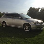 Toyota Avensis 2,4 Executive Aut. st.car