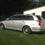 Toyota Avensis 2,4 Executive Aut. st.car