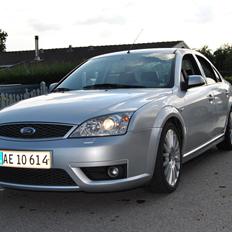 Ford Mondeo ST220