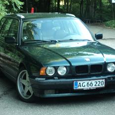 BMW E34 525iA Touring Executive