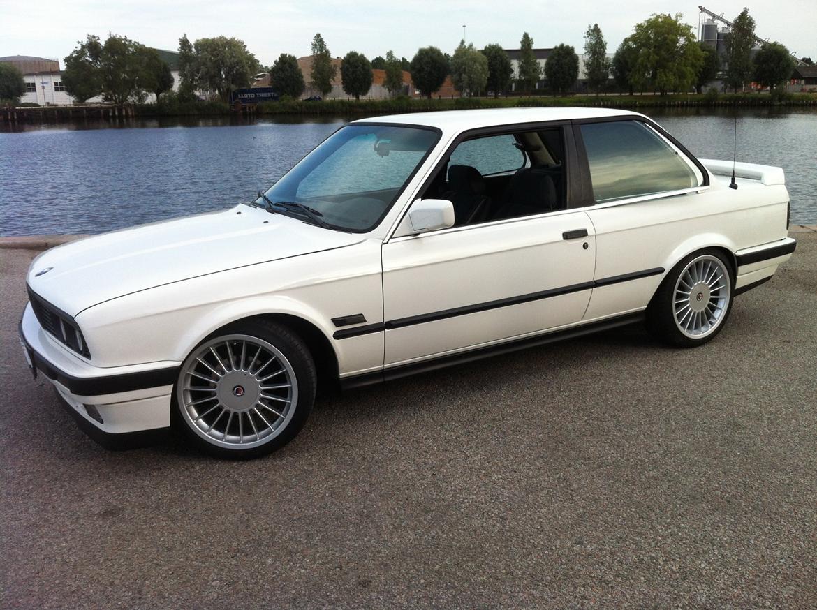 BMW e30 318i/320i billede 1