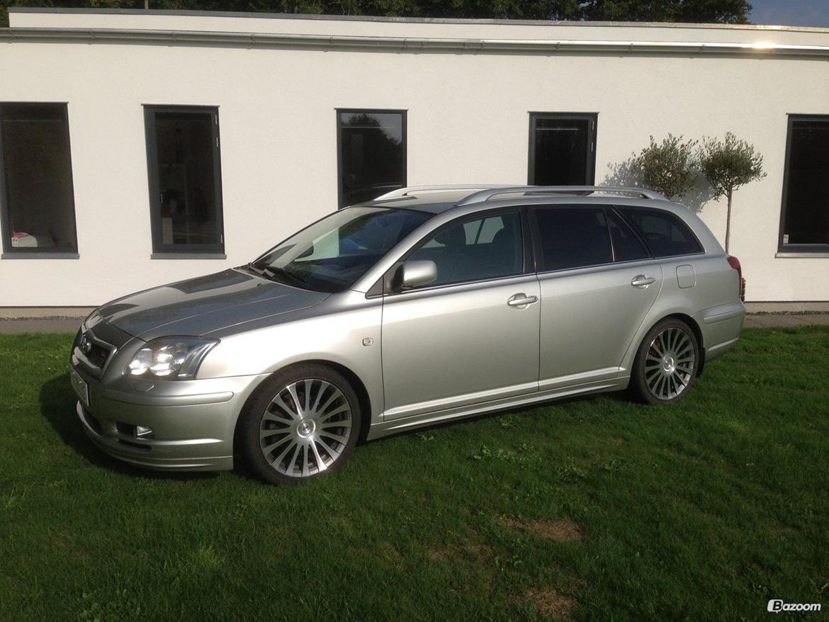 Toyota Avensis 2,4 Executive Aut. st.car billede 1