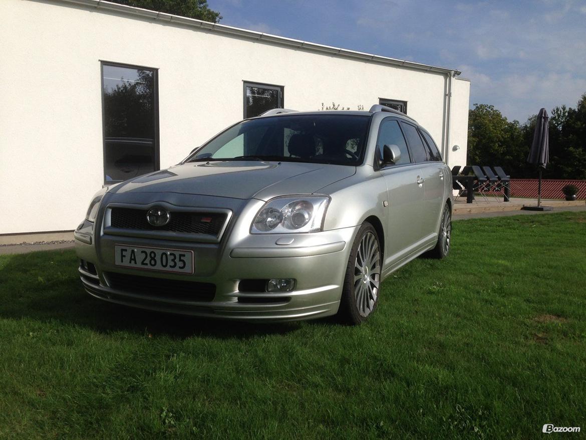 Toyota Avensis 2,4 Executive Aut. st.car billede 2