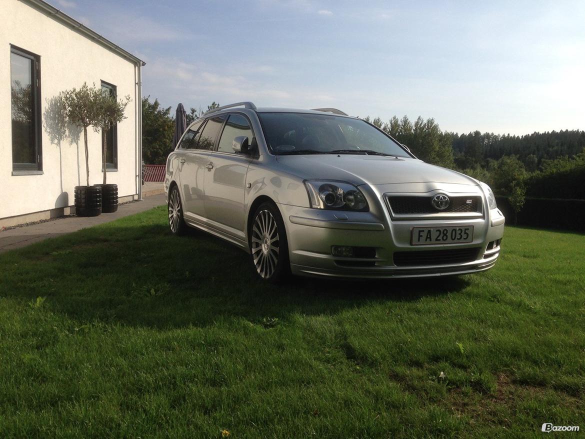 Toyota Avensis 2,4 Executive Aut. st.car billede 4