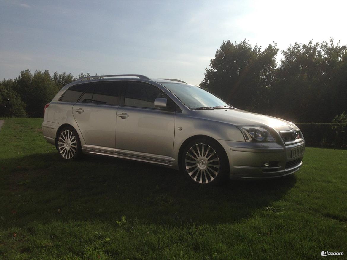 Toyota Avensis 2,4 Executive Aut. st.car billede 5