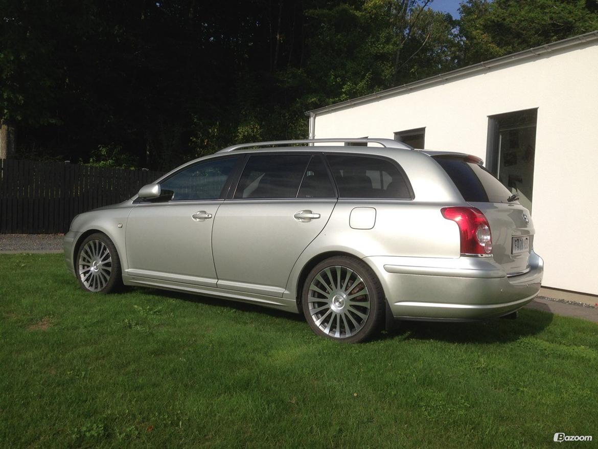 Toyota Avensis 2,4 Executive Aut. st.car billede 3