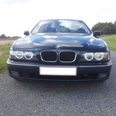 BMW E39 523I