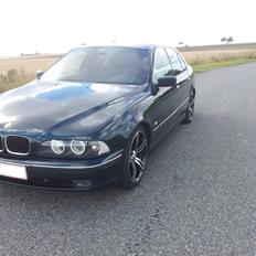 BMW E39 523I