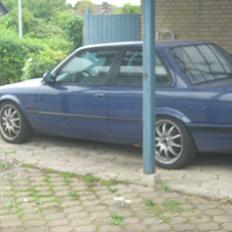 BMW E30 320i/325i