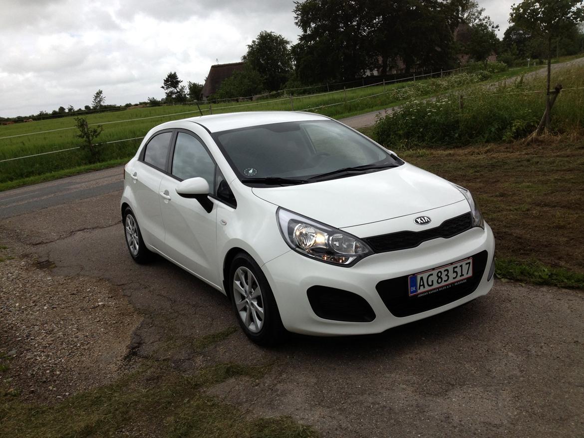 Kia Rio 1,1 CRDi Active (solgt) - Sådan så bilen ud før den fik skiftet fælge, men med tonede ruder og sænkningsfjedre billede 18