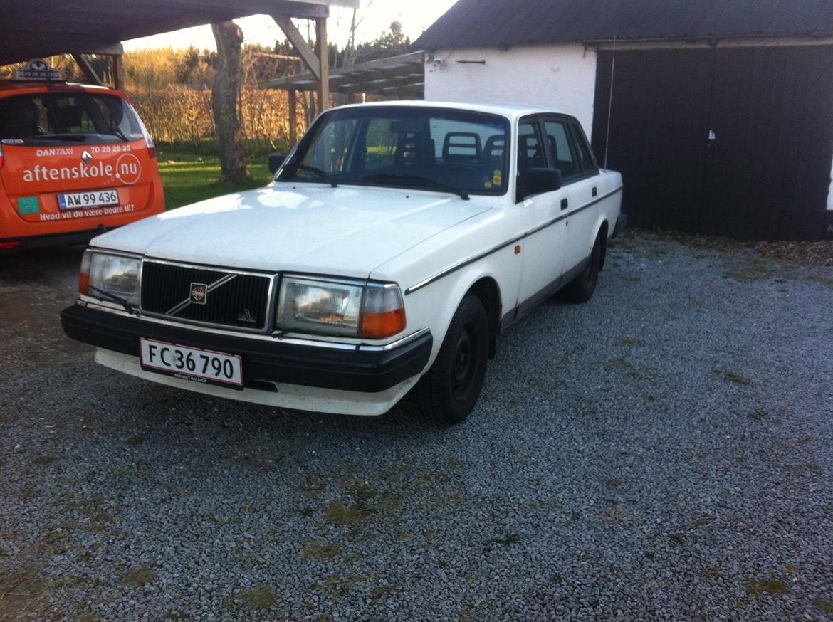 Volvo 240 GL [Tidl. bil] billede 2