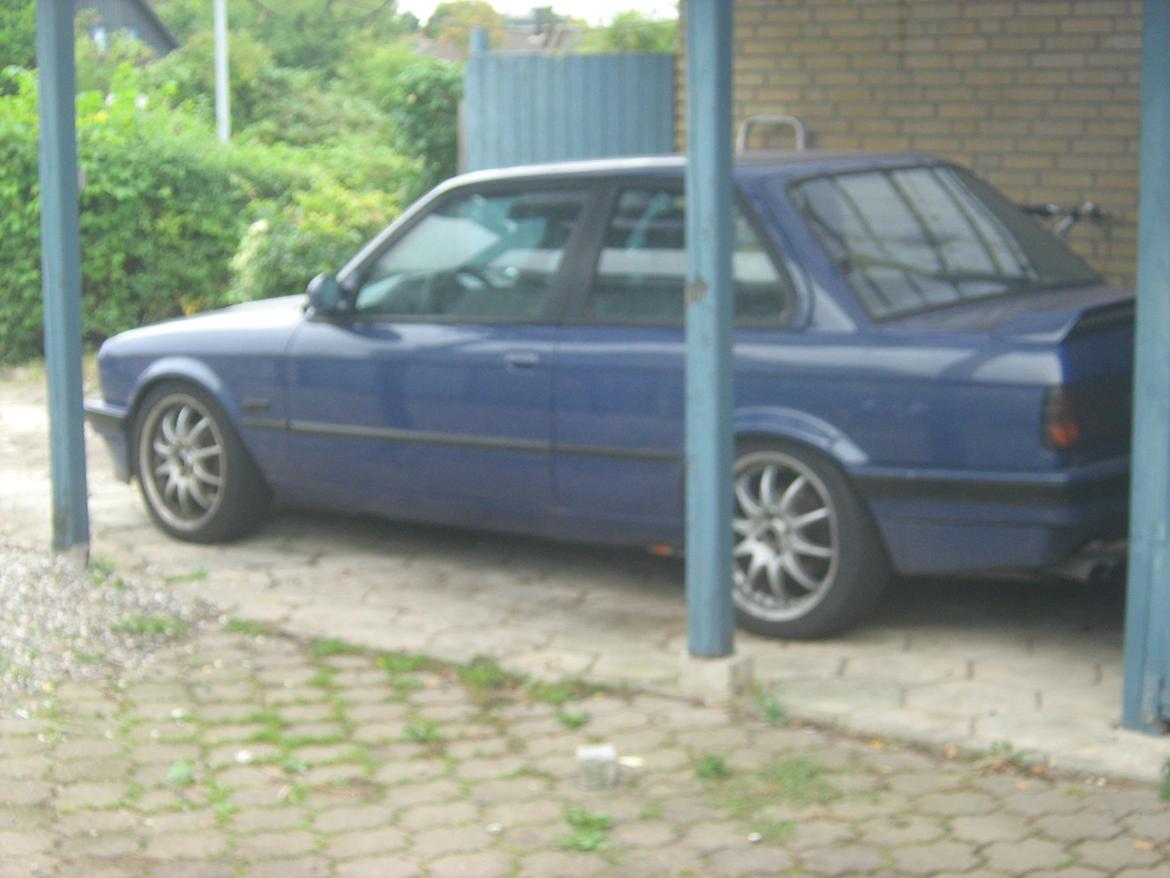 BMW E30 320i/325i billede 1