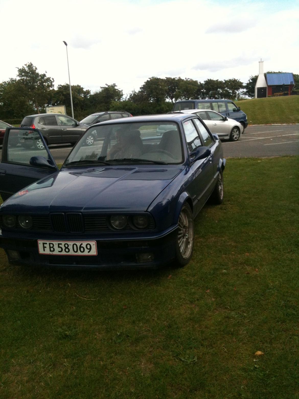 BMW E30 320i/325i billede 3