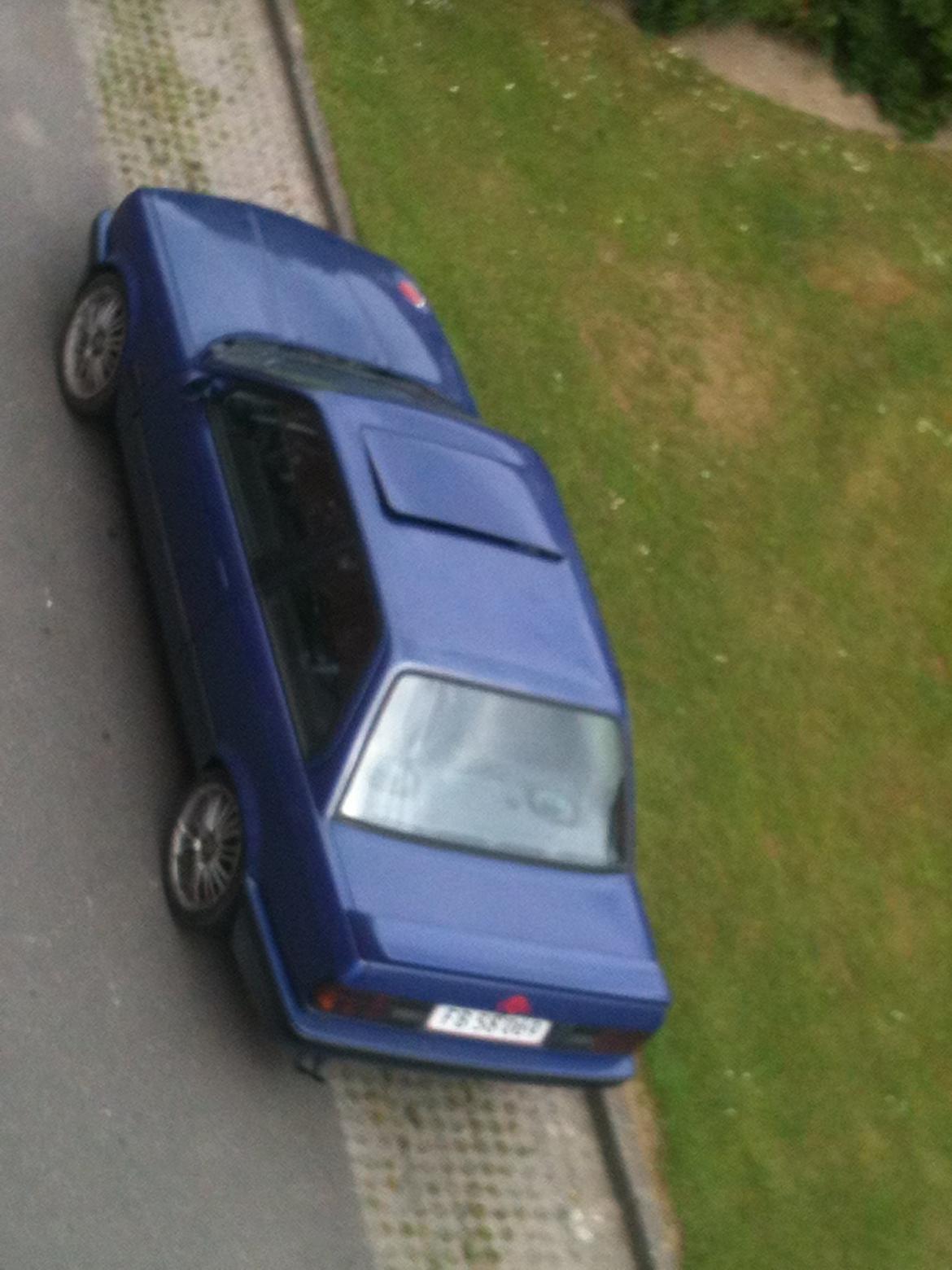 BMW E30 320i/325i billede 4