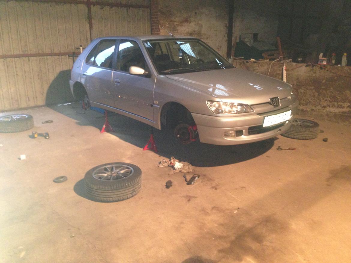 Peugeot 306 1.8 XS - For lige malet kalipere og skiftet dvs. dele før syn. billede 7