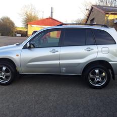 Toyota RAV4 1,8 VTT-i 4x2 5d **SOLGT**