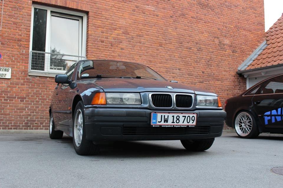 BMW 316i Compact - Bilen trænger til en vask!! ;) billede 3