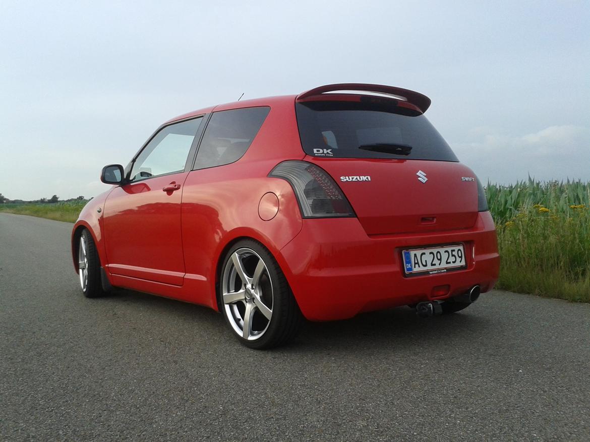 Suzuki Swift GL-A (Totalskadet) - Dejligt med helt nye aludrenge! billede 2