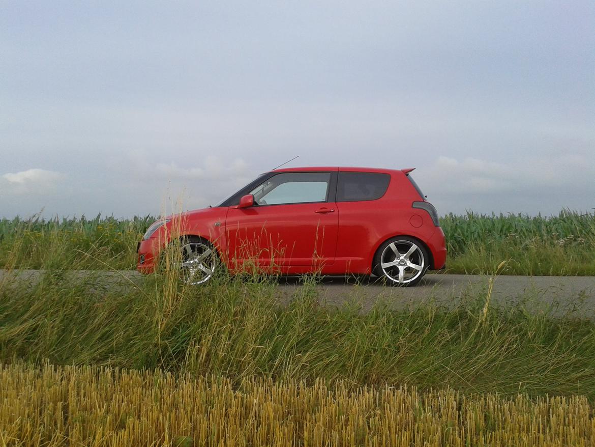 Suzuki Swift GL-A (Totalskadet) - Et godt billede..:) billede 11