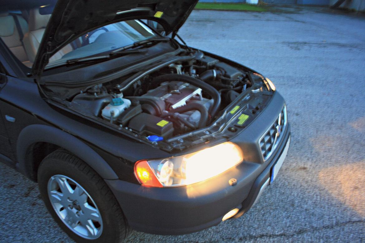 Volvo XC70 2.5T AWD - Piv standard motor. 210 hk, men føles faktisk friskere end min gamle chippede 1.gen XC70. billede 19