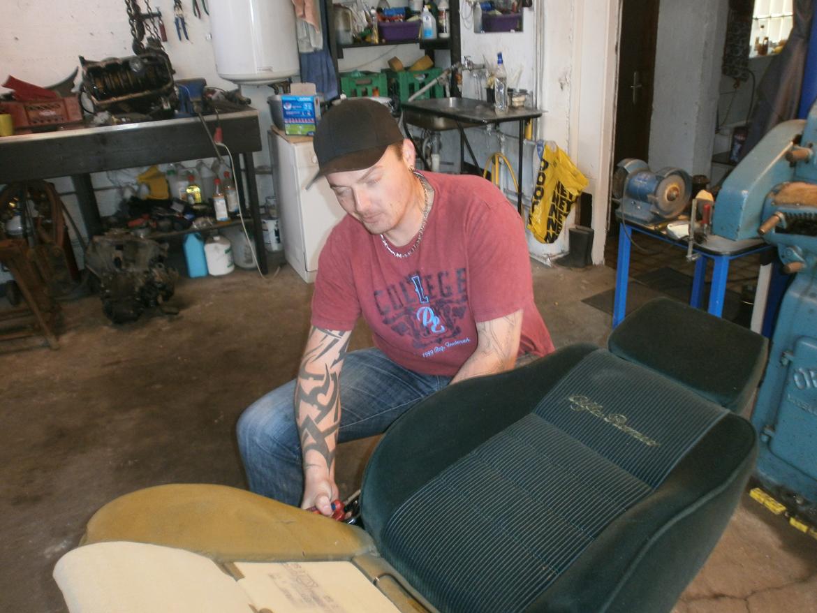 Alfa Romeo 156 2.0 TS - Michael leverer fin mekanikker hjælp .. Vi skal ha´varme legmet ud, og over i et andet sæde billede 6