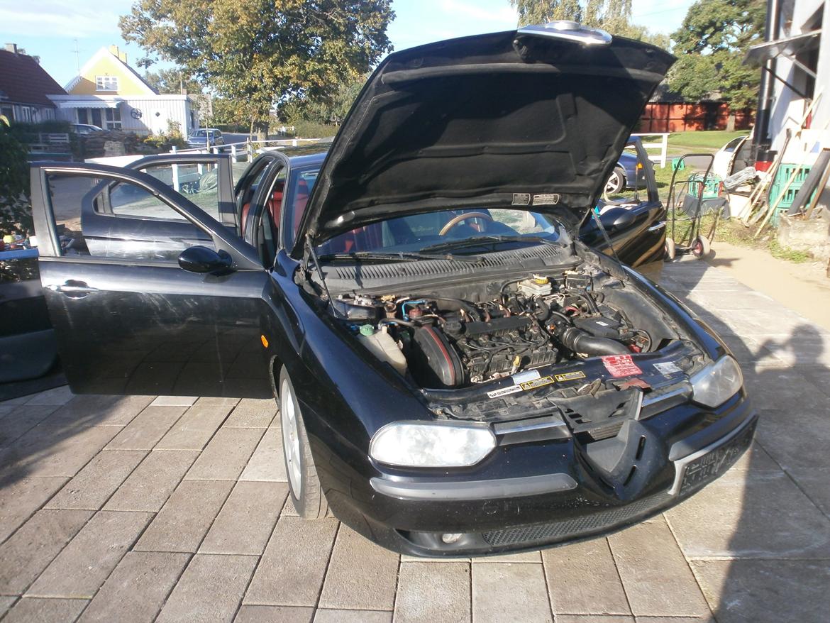 Alfa Romeo 156 2.0 TS - sådan ser sår´n en Alfa orginalt .. Upgrade er på vej, men ellers en okay bil at arbejde på billede 9