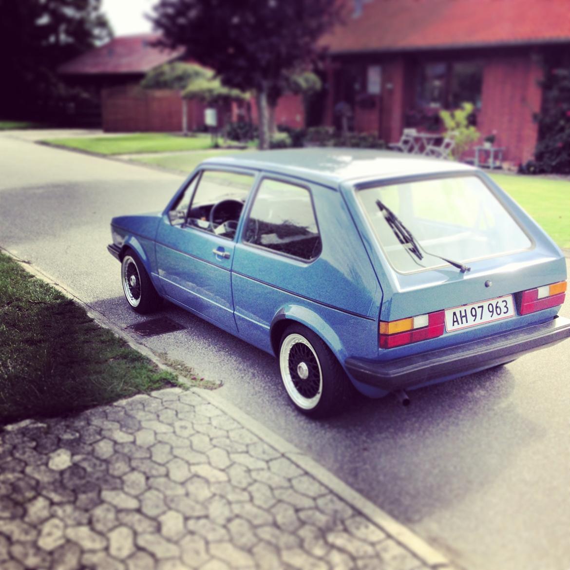 VW Golf MK1 - Så blev der monteret 15" Lenso BSX med 165-50/15
 billede 1
