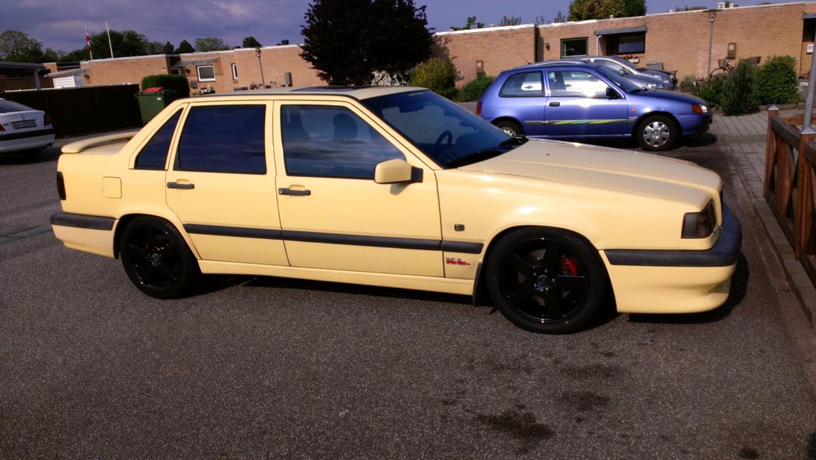 Volvo 850 T-5R (stjålet) - efter renovering og lakkering af fælge billede 4