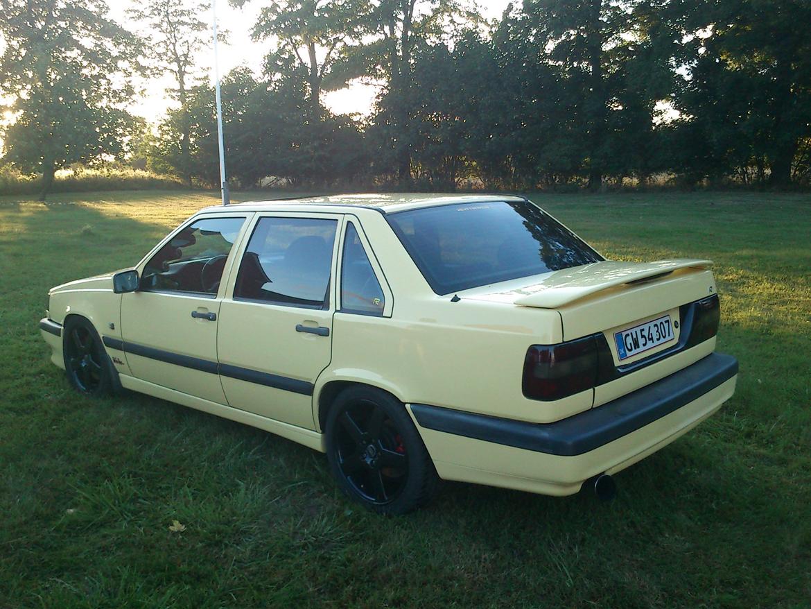 Volvo 850 T-5R (stjålet) - ujævn græsplæne er absolut ikke terræn, for en forholdsvis lav volvo billede 6