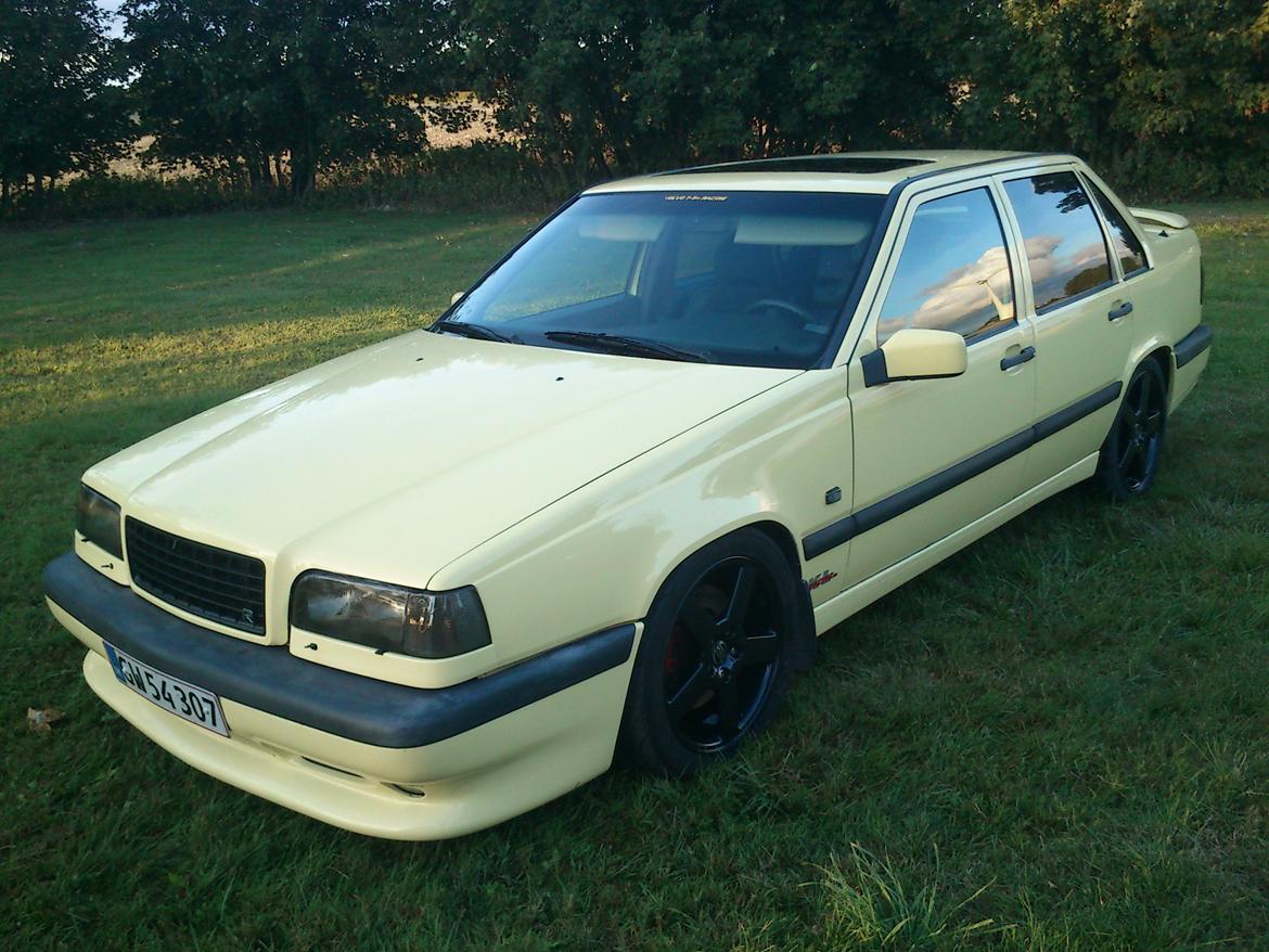 Volvo 850 T-5R (stjålet) - ujævn græsplæne er absolut ikke terræn, for en forholdsvis lav volvo billede 9