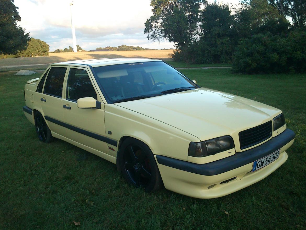 Volvo 850 T-5R (stjålet) - ujævn græsplæne er absolut ikke terræn, for en forholdsvis lav volvo billede 8
