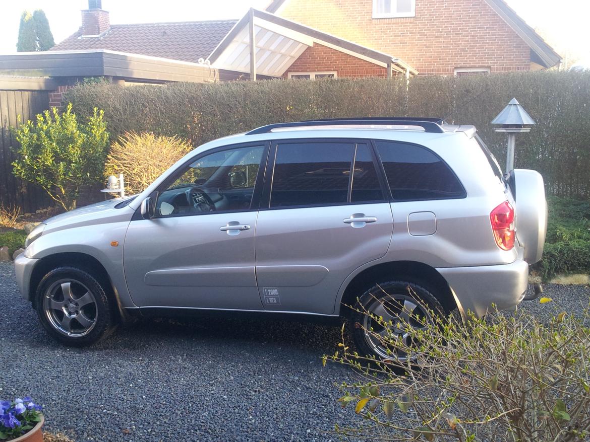 Toyota RAV4 1,8 VTT-i 4x2 5d **SOLGT** billede 2