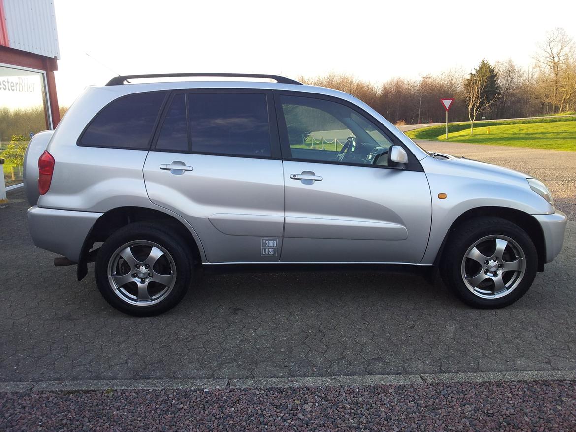 Toyota RAV4 1,8 VTT-i 4x2 5d **SOLGT** billede 1