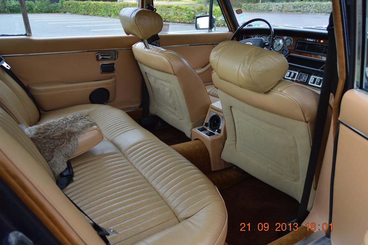 Jaguar XJ 3,4 L - Bisquit betyder vist "kiks". Men man sidder glimrende her. Med separat ventilation til bagsædet. Og her L model med ekstra plads ved bagsædet billede 7